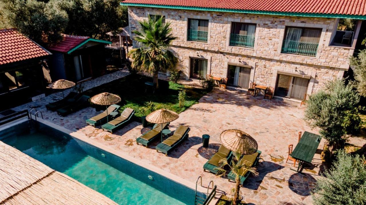 Serender Bungalov Bed and Breakfast Foça Exteriör bild